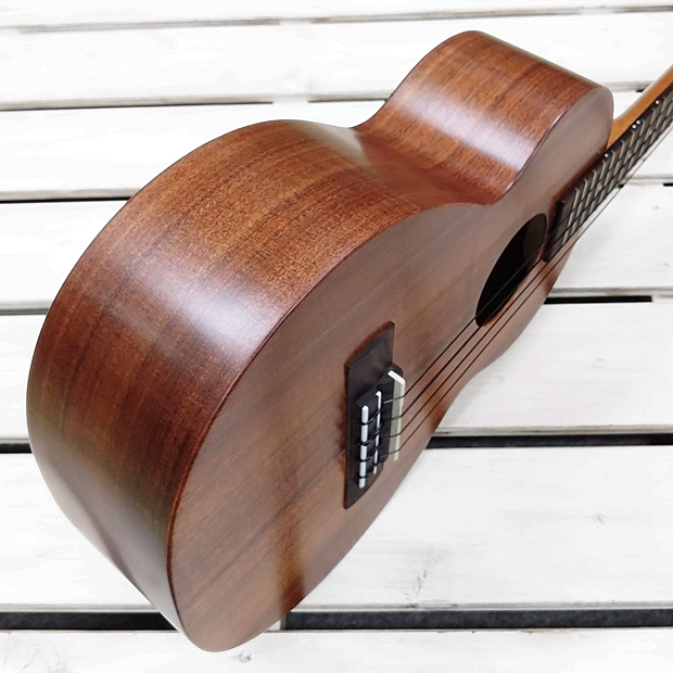 木目が綺麗な　カマカテナーウクレレHF-3 KAMAKA HF-3 S/N：231152 【ハワイアンコア材】【ハワイ製テナー