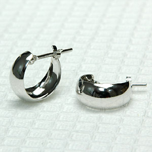 プラチナ　シンプル　ループピアス　ムーンピアス 楽天市場】フープピアス プラチナ 5mm×13mm プラチナピアス