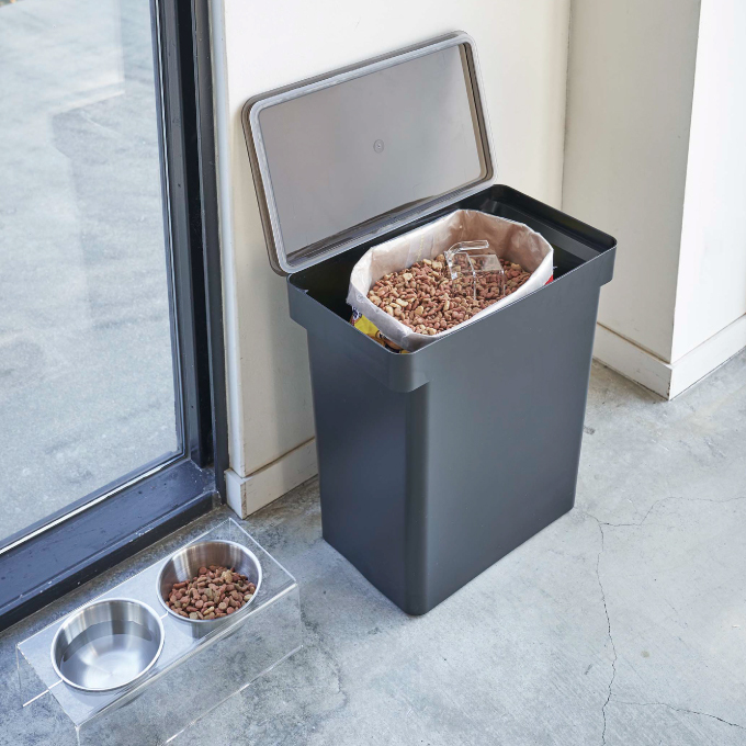 tower タワー 密閉米びつ 20kg 計量カップ付 : エクリティ