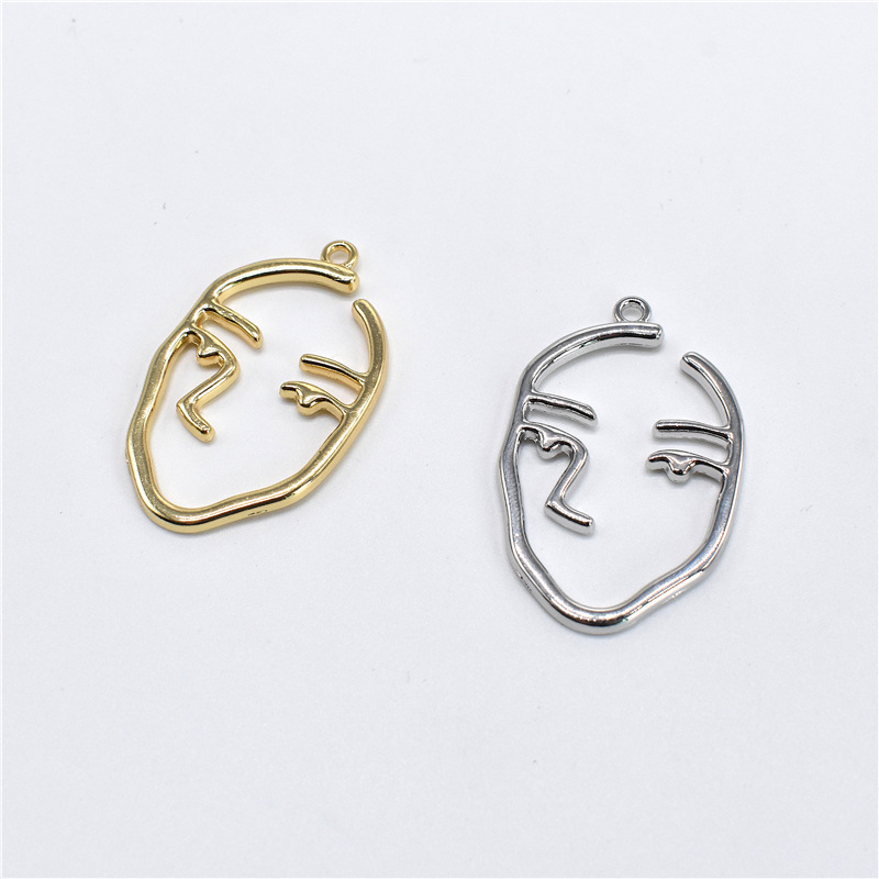 顔 パーツ 笑顔 キャラクターFACE イニシャル チャーム 金具 ピアス 