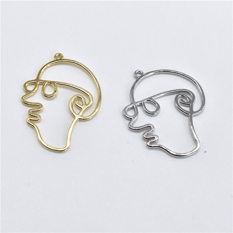 顔 パーツ 笑顔 キャラクターFACE イニシャル チャーム 金具 ピアス 