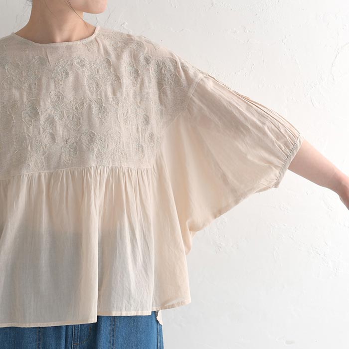今週の新着アイテム コットン Lupilien モチーフ刺繍 綿 シャツ ギャザーブラウス トップス