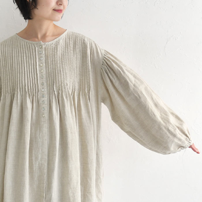 いくびさん　08Mab 14番手リネン スキッパーワンピース ピンタック 長袖 08Mab 14番手リネン スキッパーワンピース ピンタック 長袖