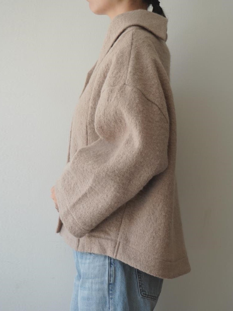 美品❁アニエスベー ウール マオカラーショートジャケット FEKETE（フェケテ）の「WOOL MELTON 2WAY SHORT JACKET / ウール