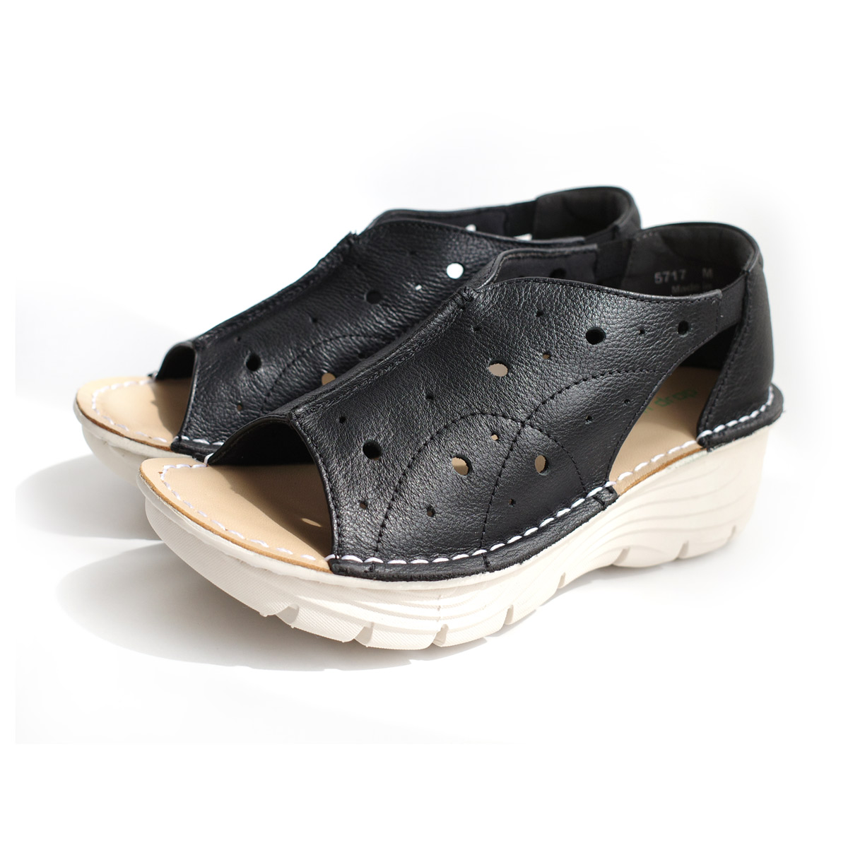 CLARKS コンフォート サンダル レザー ウエッジ 厚底 軽量 クラークスから上質レザーの厚底サンダル、高反発インソール搭載