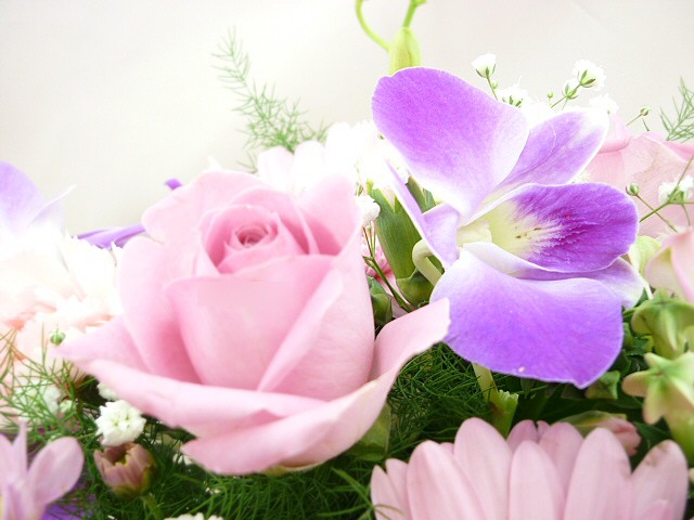 12月の诞生花「デンファレ」と季节の新鲜なお花でかわいくアレンジ