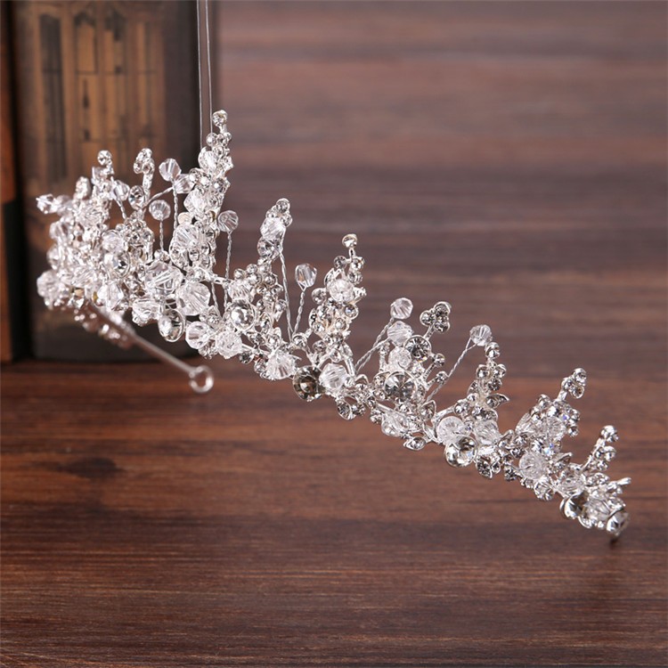 SALE／60%OFF】【SALE／60%OFF】お嫁さん お姫様 ティアラ 王冠 髪飾り クラウン 花嫁 レディース ヘアアクセサリー ウェディング 結婚式  髪留め ヘッドアクセ ブライダルアクセサリー
