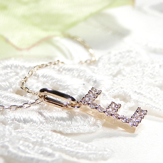 K10YG ダイヤモンド イニシャルペンダント ネックレス 10金 イニシャル アルファベット ゴールド プレゼント  A C E F H I J K L M N O R S T V W Y EmN0102の画像