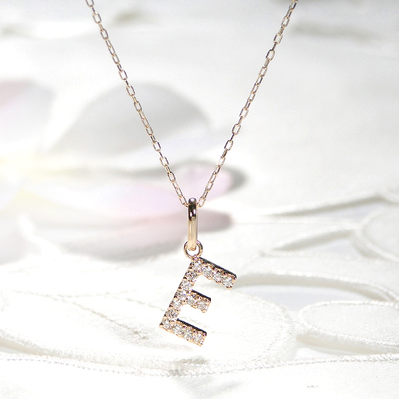 K10YG ダイヤモンド イニシャルペンダント ネックレス 10金 イニシャル アルファベット ゴールド プレゼント  A C E F H I J K L M N O R S T V W Y EmN0102の画像