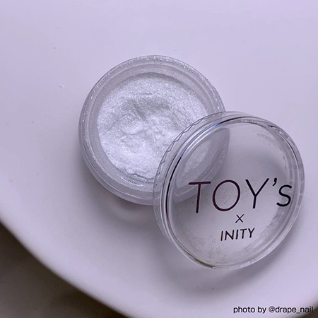 TOY's × INITY 極みツヤパウダー 0.5g ツヤ感 艶感 透明感 ミラー