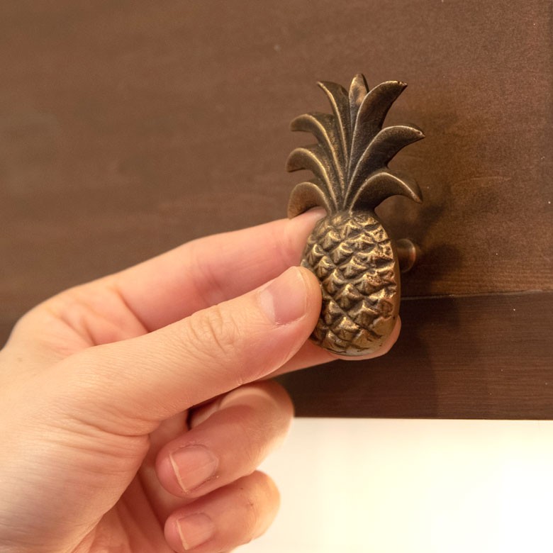 取っ手 ドアノブ 真鍮製 パイナップル型 Mサイズ 幅4.5cm 高さ6.5cm