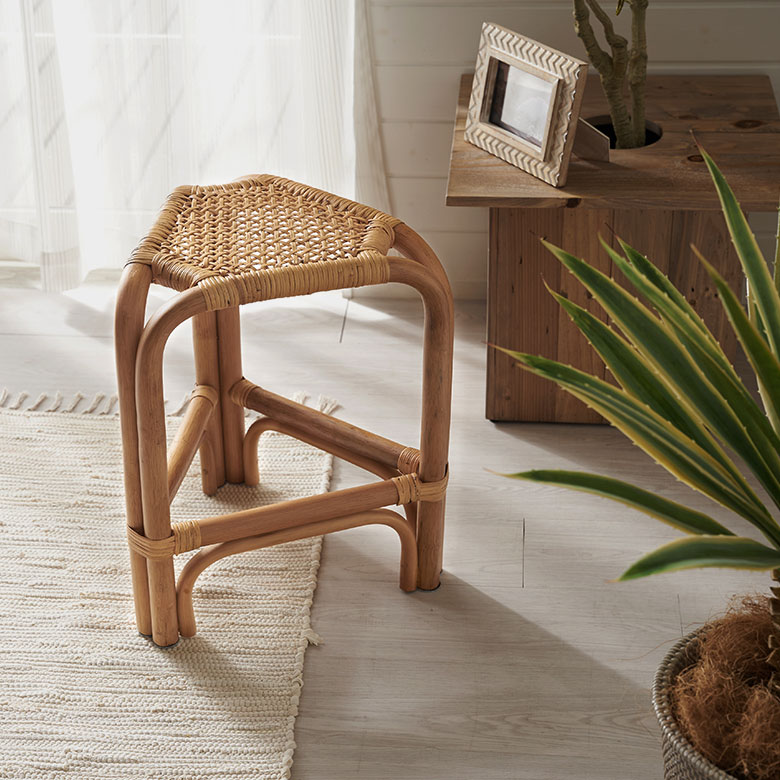 スツール ラタン 籐 天然素材 チェア 椅子 三角形 座面高 45cm 