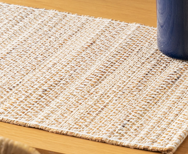 アジアンリゾートのな空間を作るテーブルクロス