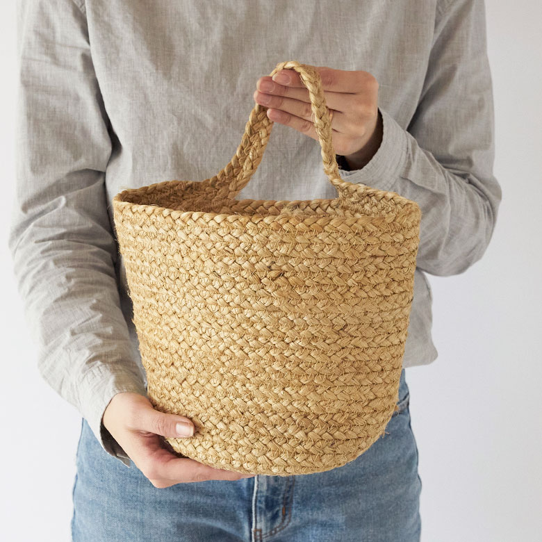 手に持つとこれくらいの大きさ