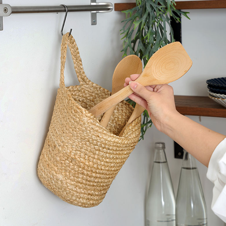 キッチンの料理道具の収納にも