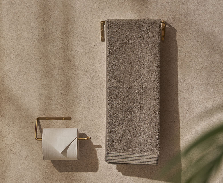 幅約40cmのワイドなタオルハンガー