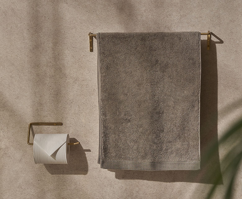 幅約40cmのワイドなタオルハンガー