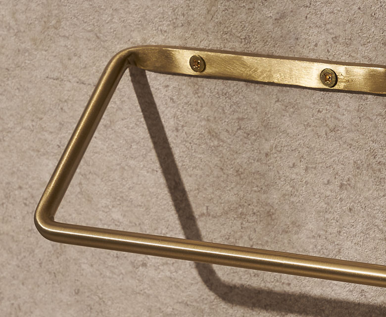 美しさと重厚感の両方を兼ねそなえた真鍮