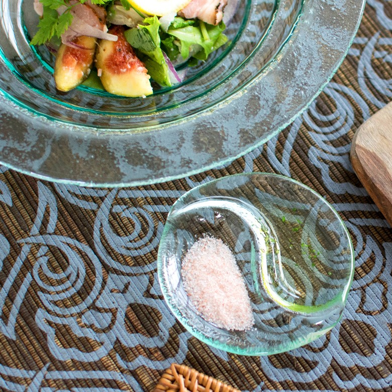 アンティー調/ 女性の肖像画が描かれたガラス製飾り皿 アンティー調/ 女性の肖像画が描かれたガラス製飾り皿