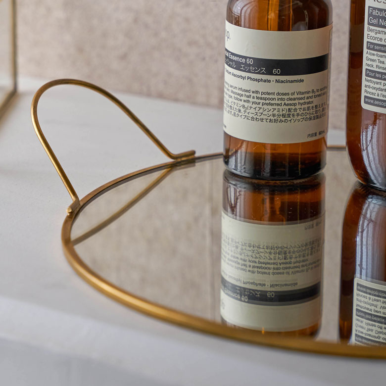 使い込むほどに味わいのある色調に変化していきます