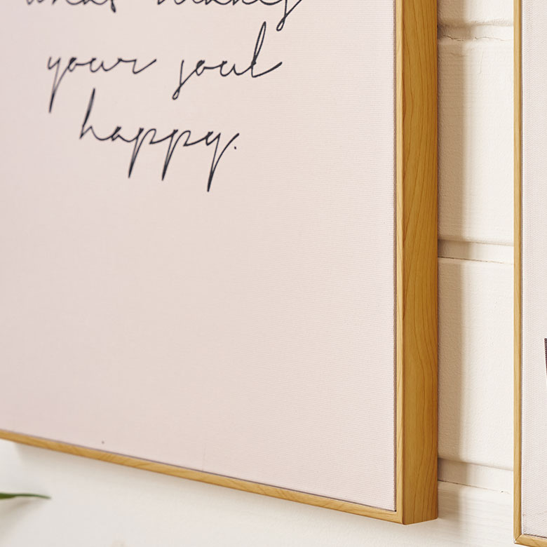 シンプルなデザインのポスター