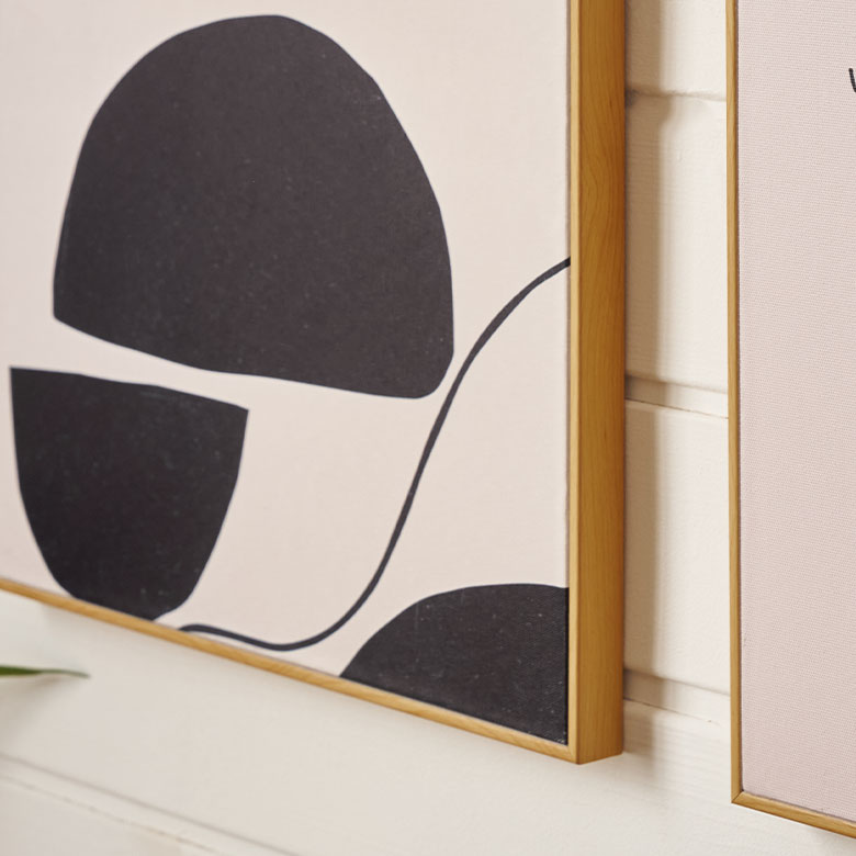 シンプルなデザインのポスター