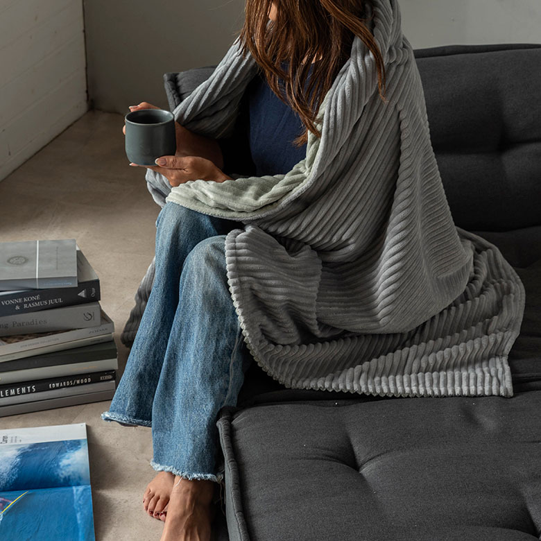 大判サイズで全身を包み込むブランケット