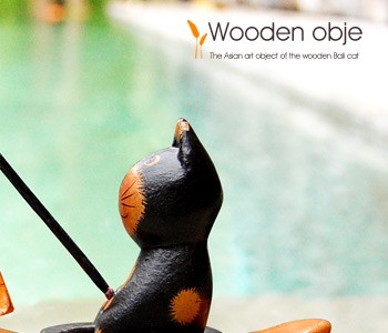 魚を釣っている姿が可愛い木製のバリ猫オブジェ
