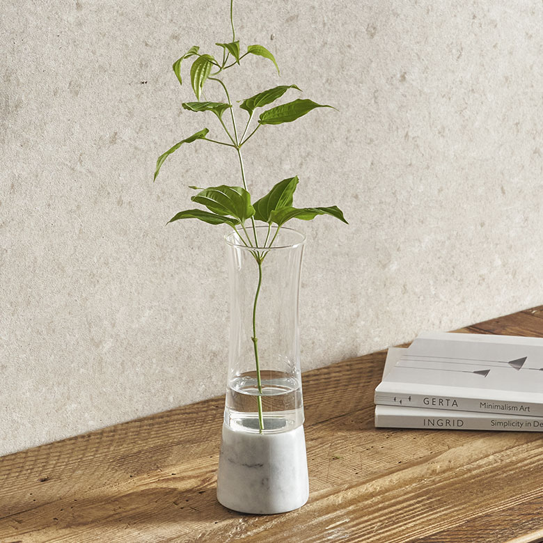 大理石とガラスのフラワーベース