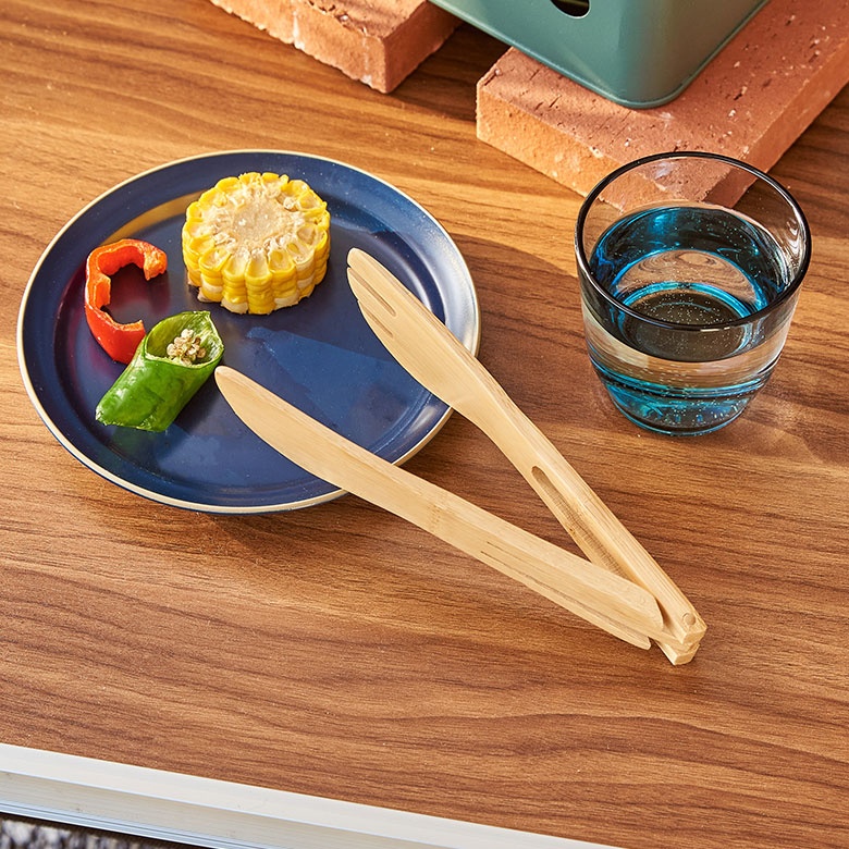 ナチュラルな木目のバンブー素材を使用