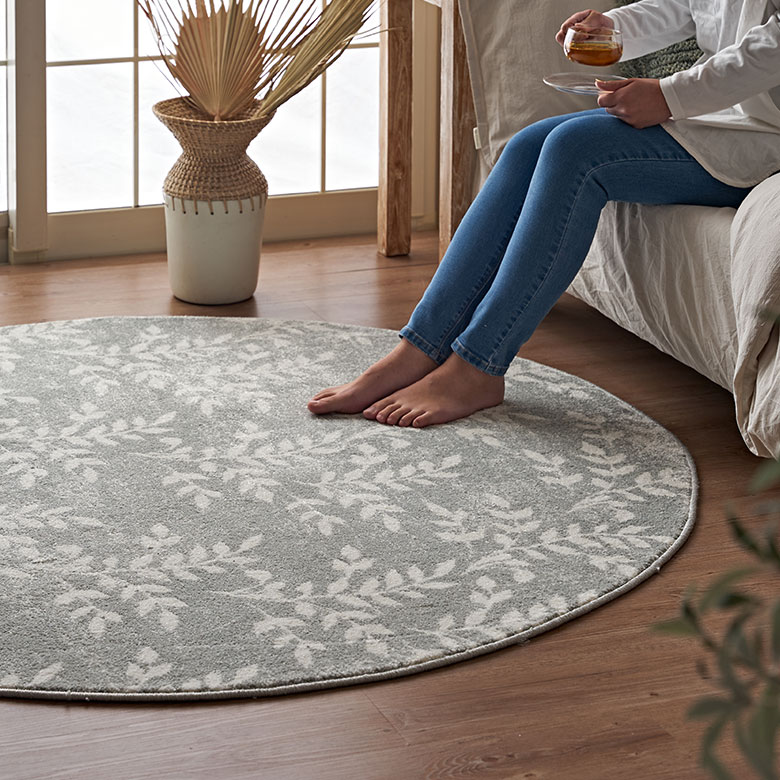 かすれたようなアンティーク調の表現や、繊細な柄と色の描写