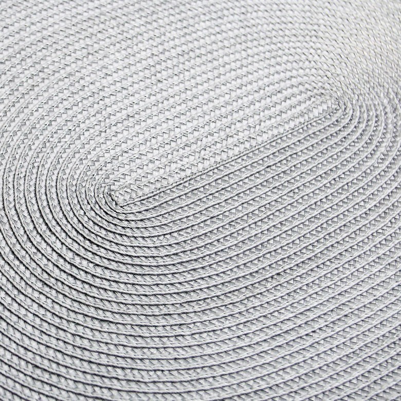楕円の渦を描くような編み目。少しツヤのある柔らかな質感。
