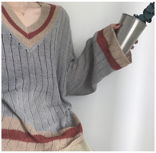 レディース　ニット　セーター　フレアスリーブ　Vネック　長袖　ゆったり　トップス　カジュアル　キュート　大人　可愛い　フェミニン　おしゃれ　お出かけ　デイリー　グレー　ブラウン　灰色　茶色　フリーサイズ　ワンサイズ　送料無料