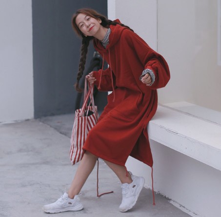 レディース　スウェットワンピ　パーカー　ワンピース　オーバーサイズ　ビッグシルエット　大きめ　スカート　カジュアル　キュート　可愛い　フェミニン　おしゃれ　お出かけ　デイリー　お呼ばれ　レッド　ベージュ　フリーサイズ　送料無料