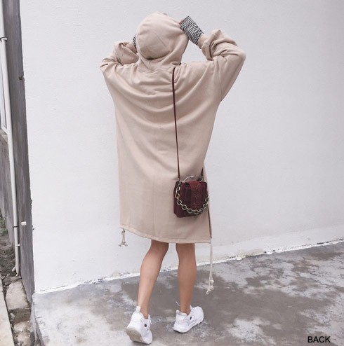 レディース　スウェットワンピ　パーカー　ワンピース　オーバーサイズ　ビッグシルエット　大きめ　スカート　カジュアル　キュート　可愛い　フェミニン　おしゃれ　お出かけ　デイリー　お呼ばれ　レッド　ベージュ　フリーサイズ　送料無料