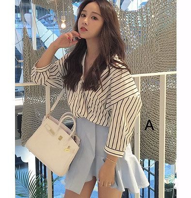 レディース　トップス　Vネック　ストライプ　ブラウス　シャツ　7分袖　春夏　シンプル　大人　カジュアル　フェミニン　オフィス　おしゃれ　仕事着　デート　リゾート　旅行　ホワイト　ブルー　送料無料