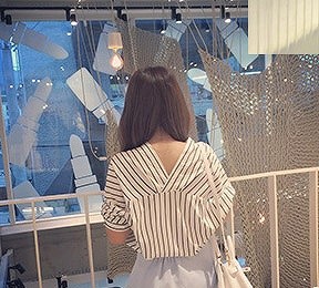 レディース　トップス　Vネック　ストライプ　ブラウス　シャツ　7分袖　春夏　シンプル　大人　カジュアル　フェミニン　オフィス　おしゃれ　仕事着　デート　リゾート　旅行　ホワイト　ブルー　送料無料