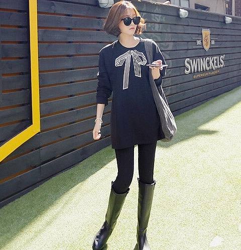 レディース　トップス　Tシャツ　カットソー　リボンプリント　ラウンドネック　長袖　シンプル　体型カバー　フリーサイズ　ゆったり　大人カジュアル　フェミニン　ラフスタイル　普段着　おしゃれ　デート　リゾート　ブラック　送料無料