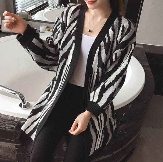 レディース　ロングカーディガン　ロングコート　ゼブラストライプ　長袖　秋冬　アニマル柄　フリーサイズ　人気　ジップアップ　大人カジュアル　シック　お出かけ　おしゃれ　デート　ブラック　ホワイト　送料無料