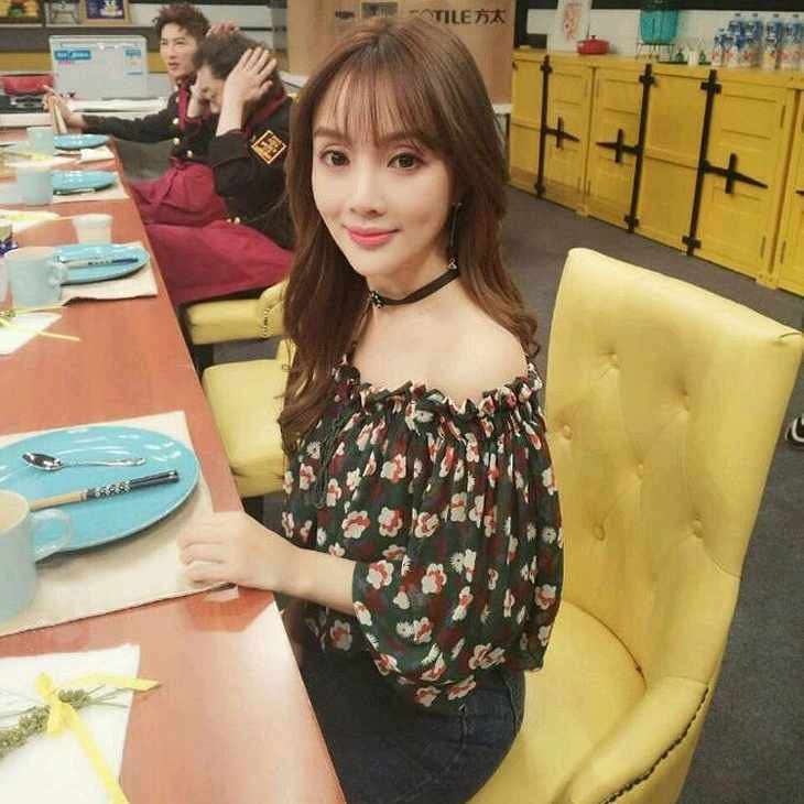 レディース　シフォンシャツ　ブラウス　ミドル丈　七分袖　ストラップレス　大人カジュアル　普段着　お出かけ　おしゃれ　デート　リゾート　グリーン　送料無料