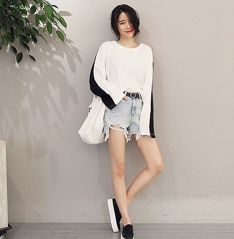 レディース　Ｔシャツ　長袖　ルーズスリーブ　前後切り替え　おしゃれ　ストリート　カジュアル　大人可愛い　エレガント　デート　デイリー　お出かけ　ブラック　ホワイト　送料無料