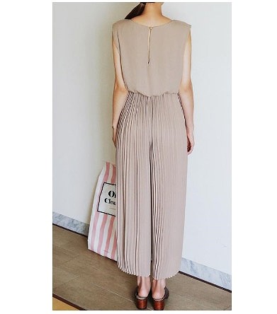 レディース　オールインワン　ノースリーブ　パンツスーツ　無地　プリーツ　ウエストゴム　フリーサイズ　大人カジュアル　フェミニン　シンプル　オフィス　入学式　卒業式　フォーマル　パーティー　デイリー　お出かけ　デート　ブラック　ベージュ　送料無料