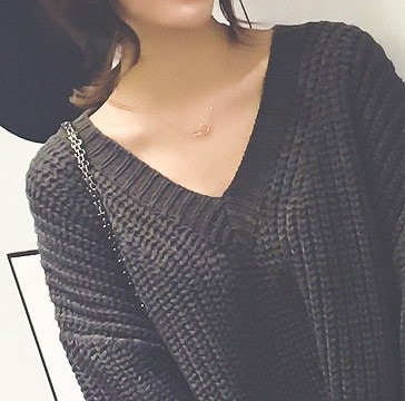 レディース　ニット　ワンピース　ミモレ丈　Vネック　ゆったり　長袖　無地　シンプル　ウール　カジュアル　フリーサイズ　大人可愛い　フェミニン　デート　お出かけ　デイリー　普段着　カーキ　チャコール　送料無料