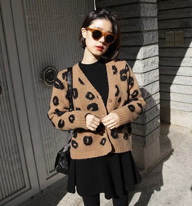 レディース　トップス　ヒョウ柄　Vネック　ニット　カーディガン　レオパード　ショート丈　長袖　カジュアル　フリーサイズ　大人可愛い　フェミニン　デート　お出かけ　デイリー　普段着　ブラウン　送料無料
