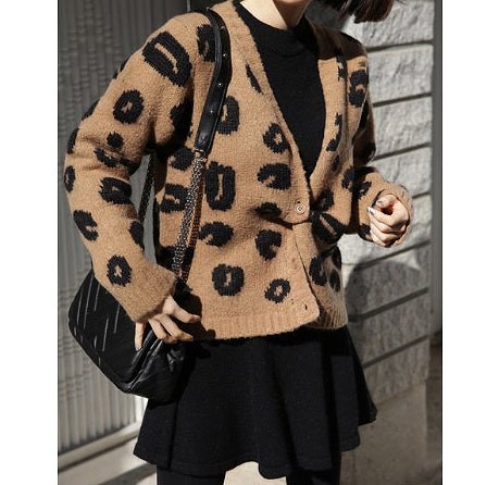 レディース　トップス　ヒョウ柄　Vネック　ニット　カーディガン　レオパード　ショート丈　長袖　カジュアル　フリーサイズ　大人可愛い　フェミニン　デート　お出かけ　デイリー　普段着　ブラウン　送料無料