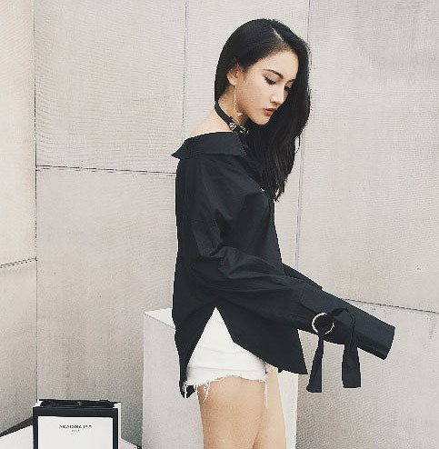 レディース　トップス　シャツ　バックオープン　サイドスリット　無地　長袖　シンプル　カジュアル　大人可愛い　フリーサイズ　フェミニン　デート　お出かけ　デイリー　ブラック　ホワイト　カーキ　ブラウン　送料無料