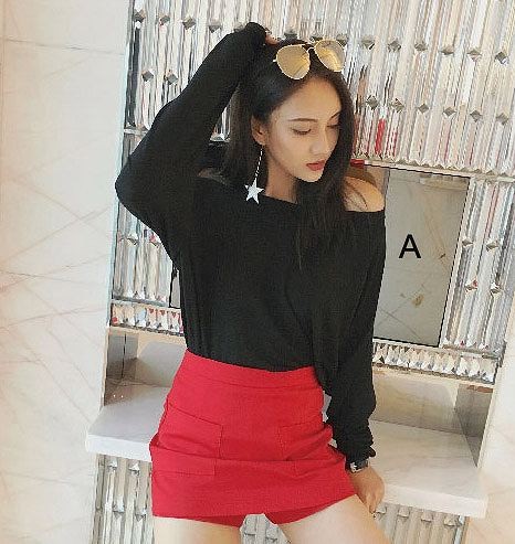 レディース　トップス　オフショルダー　カットソー　Tシャツ　長袖　無地　定番　シンプル　カジュアル　フリーサイズ　大人可愛い　フェミニン　オフィス　デート　お出かけ　デイリー　普段着　ブラック　グリーン　レッド　イエロー　送料無料