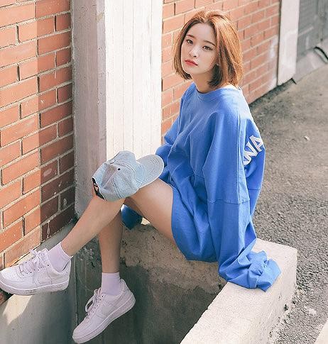 レディース　ファッション　トップス　長袖　セーター　シンプル　大人カジュアル　ラウンドネック　英字プリント　ワイキキ　ハワイ　お出かけ　買い物　外出　ブルー　送料無料