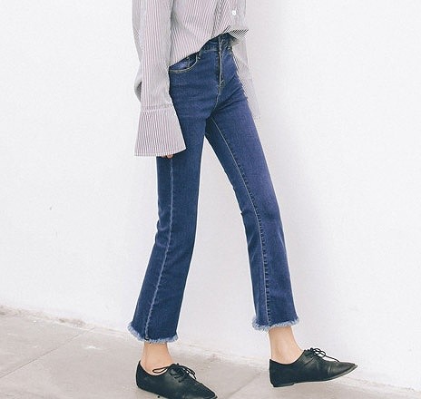 レディース　ボトムス　クロップド　カットオフ　ブーツカット　ジーンス　デニムパンツ　無地　シンプル　カジュアル　大人可愛い　フェミニン　デート　お出かけ　デイリー　普段着　ブルー　ブラック　送料無料