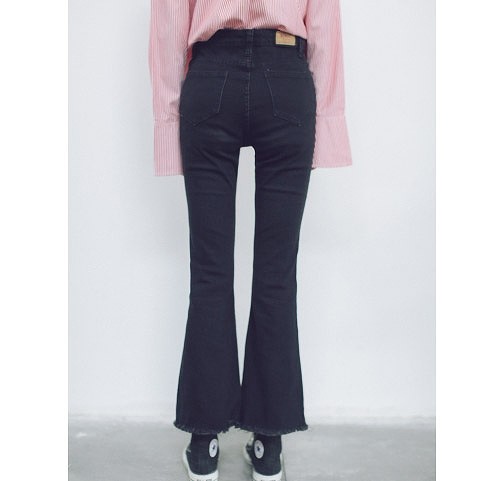 レディース　ボトムス　クロップド　カットオフ　ブーツカット　ジーンス　デニムパンツ　無地　シンプル　カジュアル　大人可愛い　フェミニン　デート　お出かけ　デイリー　普段着　ブルー　ブラック　送料無料